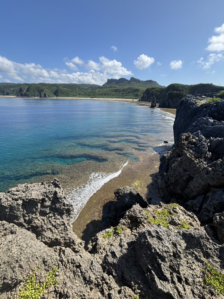 辺戸岬の海岸風景